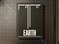 RARE EARTH - Sternberg Press - Designed by David Rudnick & Raf Rennie comprar usado RARE EARTH - Sternberg Press - Designed by David Rudnick & Raf Rennie comprar usado  Enviando para Brazil