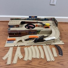 Vintage 1983 Hot Wheels Railroad Freight Yard Sto & Go Play Set! Adesivos para estrada comprar usado  Enviando para Brazil