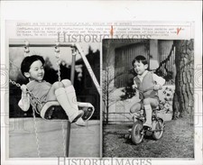 1965 Press Photo Prince Hiro balançando e andando de bicicleta, Tóquio, Japão comprar usado 1965 Press Photo Prince Hiro balançando e andando de bicicleta, Tóquio, Japão comprar usado  Enviando para Brazil