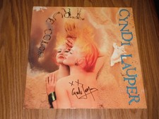 ÁLBUM DE VINIL TRUE COLORS ASSINADO POR CYNDI LAUPER, usado comprar usado  Enviando para Brazil