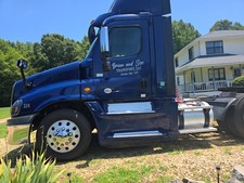 Freightliner cascadia semi for sale  Charles City