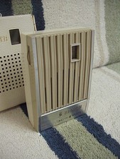 Rádio Zenith Royal 13 W branco coral recapitulado reparado funciona excelente vintage comprar usado Rádio Zenith Royal 13 W branco coral recapitulado reparado funciona excelente vintage comprar usado  Enviando para Brazil