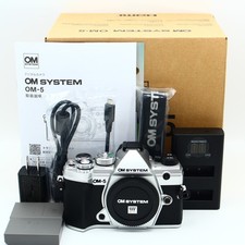 Fotocamera mirrorless olympus usato  Spedire a Italy