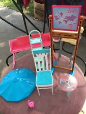 Various barbie furniture d'occasion  Expédié en Belgium