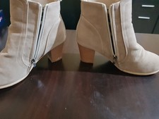 Bottines femme beiges d'occasion Bottines femme beiges d'occasion  Senlis
