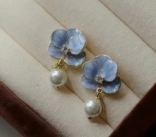 Elegant blue floral d'occasion  Expédié en Belgium