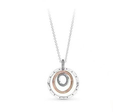 Pingente e colar Pandora dois tons círculos banhados a ouro rosa. comprar usado  Enviando para Brazil