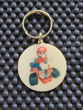 Chaveiro Vintage Nintendo Mario Kart 64 Medalha Moeda Reino Unido Raro Promo SNES N64 DS comprar usado Chaveiro Vintage Nintendo Mario Kart 64 Medalha Moeda Reino Unido Raro Promo SNES N64 DS comprar usado  Enviando para Brazil