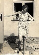 Vestido curto anos 1960 linda mulher pernas nuas retrato ORIGINAL foto vintage P&B comprar usado  Enviando para Brazil