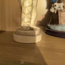 Statua resina raffigurante usato  Cecina
