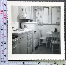 Eletrodomésticos de cozinha geladeira fogão decoração cadeiras de mesa foto BW instantâneo comprar usado  Enviando para Brazil