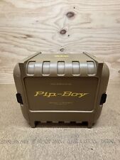 Fallout 4 Pip-Boy edição limitada Pipboy 3000 réplica com suporte e estojo comprar usado  Enviando para Brazil