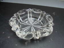 Round glass ashtray d'occasion  Expédié en Belgium