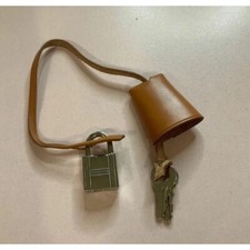Hermes cadena padlock d'occasion  Expédié en Belgium