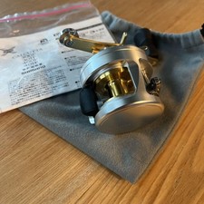 Carretel Shimano Calcutta 401F prata lança isca com bolsa - Excelente estado comprar usado  Enviando para Brazil