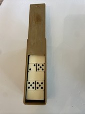 Vintage Double Six Dominos, Conjunto de 28 em Caixa de Madeira (Japão), Quatro com Pequenas Rachaduras comprar usado Vintage Double Six Dominos, Conjunto de 28 em Caixa de Madeira (Japão), Quatro com Pequenas Rachaduras comprar usado  Enviando para Brazil