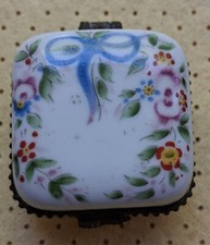 Boites pilules porcelaine d'occasion  Le Chesne