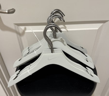 Conjunto de 5 cabides de madeira infantis Nike em excelente estado. Vários disponíveis comprar usado  Enviando para Brazil