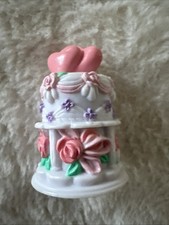 Bolo de casamento Barbie 2002 ~ Plástico rosa com cobertura em forma de coração comprar usado  Enviando para Brazil