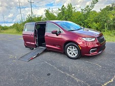 2023 chrysler pacifica d'occasion  Expédié en Belgium