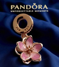 Charm pandora fleur usato  Spedire a Italy