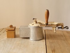 Schöne alte nussmühle gebraucht kaufen  Berlin