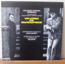 Uomo marciapiede colonna usato  Trieste