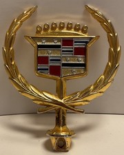 Ornamento cappuccio cadillac usato Ornamento cappuccio cadillac usato  Spedire a Italy