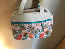 Trousse toilette blanche d'occasion  Sainte-Geneviève-des-Bois