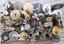 Lote mezclado de cerraduras, cilindros, cerraduras de leva, piezas, etc... Locksport de 8,9 libras segunda mano  Embacar hacia Mexico