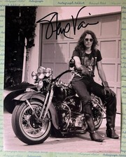 Foto 8x10 assinada por Steve VAI - Lenda da guitarra - Vencedor do Grammy comprar usado  Enviando para Brazil