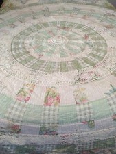 Colcha de retalhos detalhes de crochê, costas listradas rosa, mão, costurada à máquina 80" quadrados, usado comprar usado  Enviando para Brazil