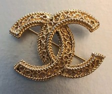 Broche chanel metal d'occasion  La Tronche
