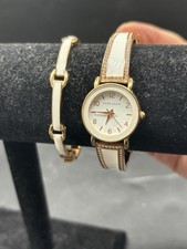 Usado, Relógio Feminino Anne Klein Branco/Dourado Strass AK/2052- Nova Bateria com Pulseira comprar usado Usado, Relógio Feminino Anne Klein Branco/Dourado Strass AK/2052- Nova Bateria com Pulseira comprar usado  Enviando para Brazil
