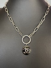 Berloque com zíper com tampa de botão em colar Silvertone projetado sob medida  comprar usado  Enviando para Brazil