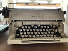 Macchina scrivere olivetti usato  Talamello