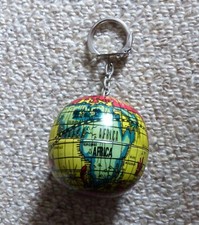 Globe keychain d'occasion  Expédié en Belgium