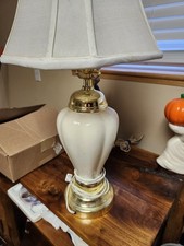 Cute white table for sale  Kaysville