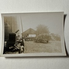Fardos de feno de fazenda de trator década de 1930 caminhão celeiro fazendeiro Ford John Deere foto antiga comprar usado  Enviando para Brazil