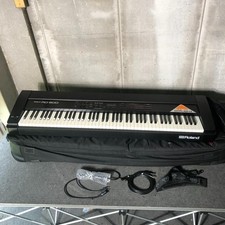 Piano de escenario digital Roland RD-600 88 teclas con fuente de alimentación y estuche blando segunda mano  Embacar hacia Mexico