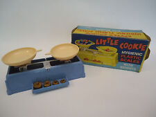 Vintage húngaro Childs saldo Escala Brinquedo Little Cookie Higiênico escalas de plástico comprar usado  Enviando para Brazil