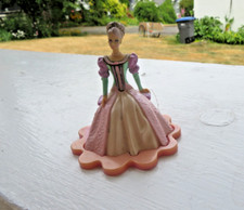 Decoração de bolo Barbie - boneca sentada no banco comprar usado  Enviando para Brazil