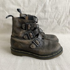 Botas femininas Dr. Martens Blake 3 alças fivela couro marrom combate motociclista tamanho 7 comprar usado Botas femininas Dr. Martens Blake 3 alças fivela couro marrom combate motociclista tamanho 7 comprar usado  Enviando para Brazil