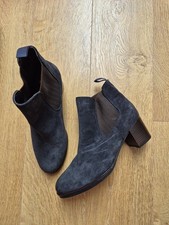 Leadies ara boots for sale  READING