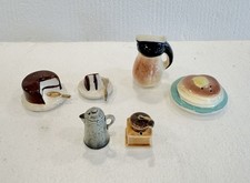 Conjunto minúsculo vintage de panqueca, xarope, café, moedor, bolo sal e pimenta, usado comprar usado  Enviando para Brazil