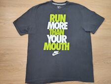 Camiseta Nike "RUN MORE THAN YOUR BOUTH" Estampado Gráfico Para Hombre 2XL Maratón de Boston  segunda mano  Embacar hacia Argentina