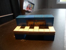 Rare petit piano d'occasion  Frénouville