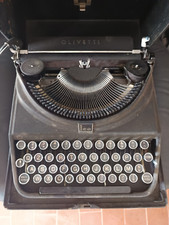 Macchina scrivere portatile usato  San Giuliano Terme