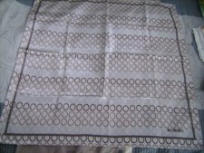 Beau foulard carré d'occasion  Lalinde