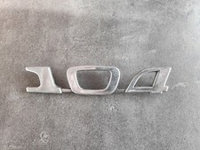 AUTOMOBILIA AUTOMOBILE LOGO SIGLE INSIGNE MONOGRAMME PEUGEOT 104 L 13,5CM TBE comprar usado  Enviando para Brazil